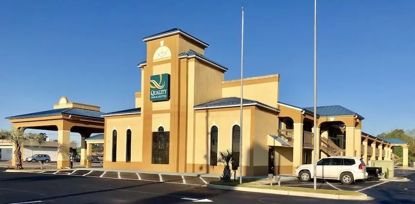 Quality Inn & Suites - Dış Mekan