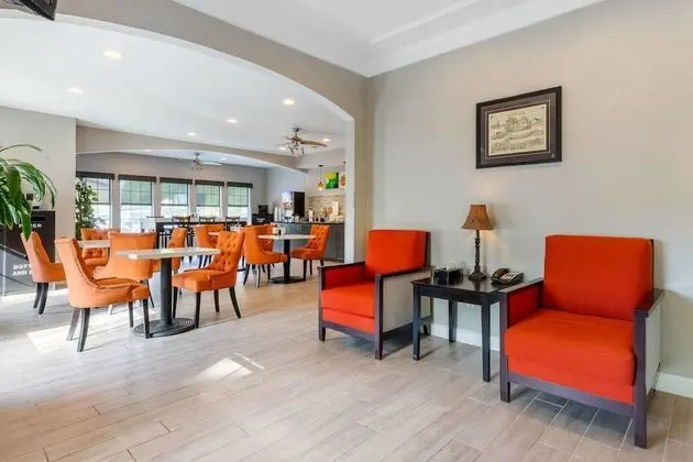 Quality Inn & Suites - Lobi
