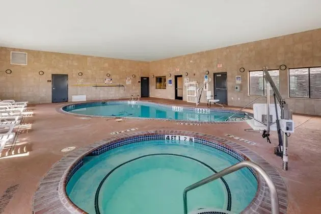 Quality Inn & Suites Lubbock Area - Havuz