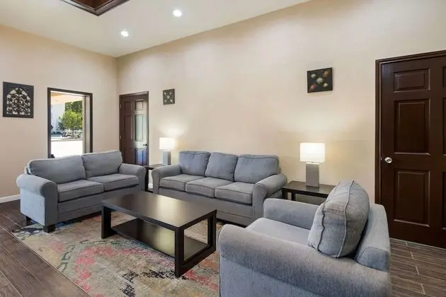 Quality Inn & Suites Lufkin - Lobi