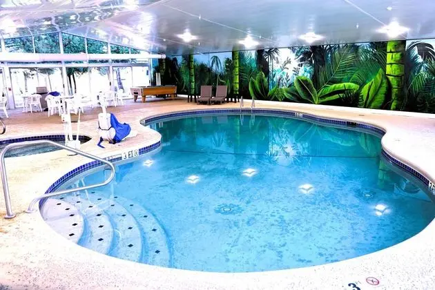 Quality Inn & Suites Mansfield Area - Havuz