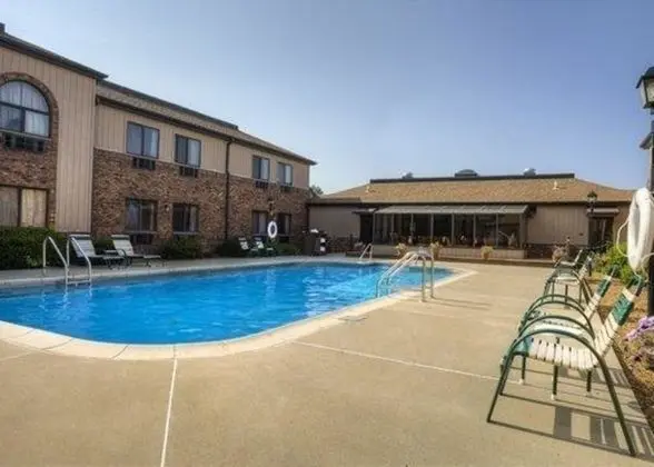 Quality Inn And Suites - Havuz