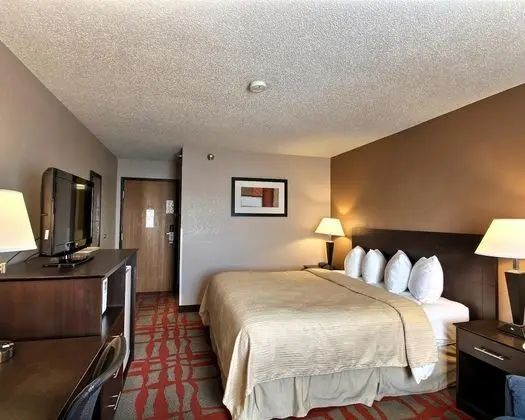 Quality Inn & Suites Milwaukee Area