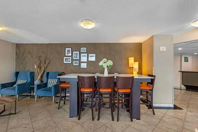 Quality Inn & Suites - Lobi