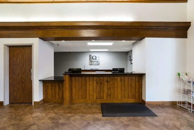 Quality Inn & Suites - Lobi
