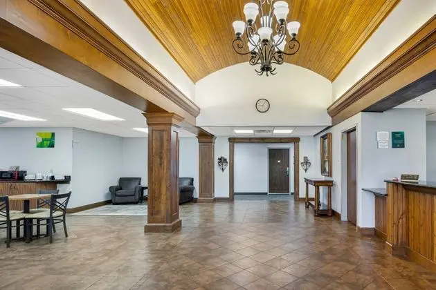 Quality Inn & Suites - Lobi