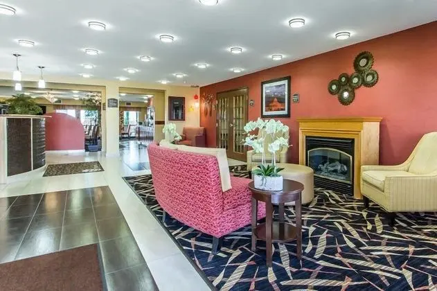 Quality Inn & Suites - Lobi
