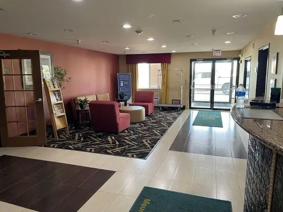 Quality Inn & Suites - Lobi