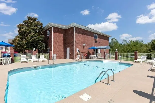 Quality Inn & Suites Mountain Home North - Havuz
