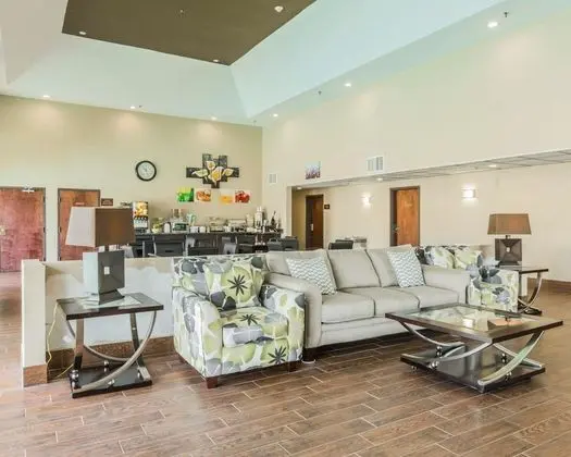 Quality Inn & Suites near Coliseum and Hwy 231 North - Lobi