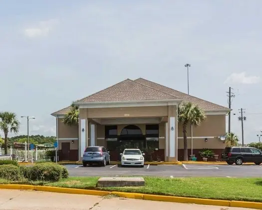 Quality Inn & Suites near Coliseum and Hwy 231 North - Öne Çıkan Resim