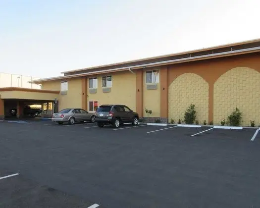 Quality Inn & Suites Near Downtown Bakersfield