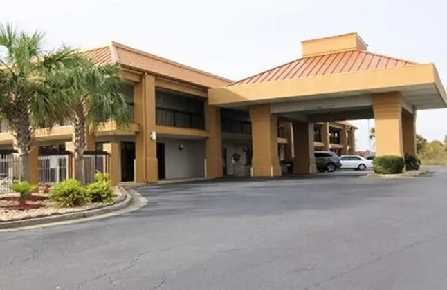 Quality Inn & Suites near Robins Air Force Base