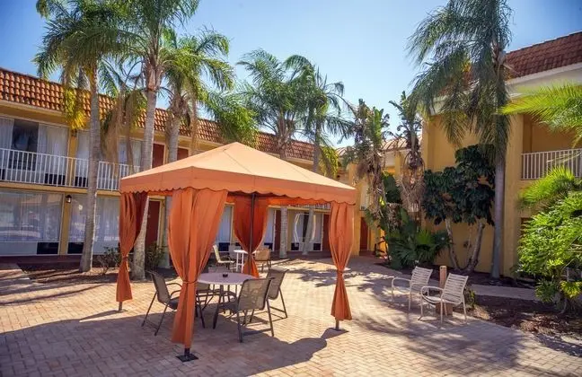 Quality Inn & Suites New Port Richey - Dış Mekan