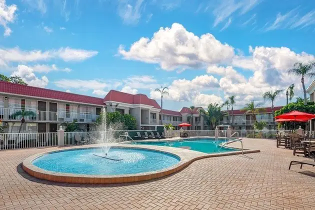 Quality Inn & Suites New Port Richey - Havuz