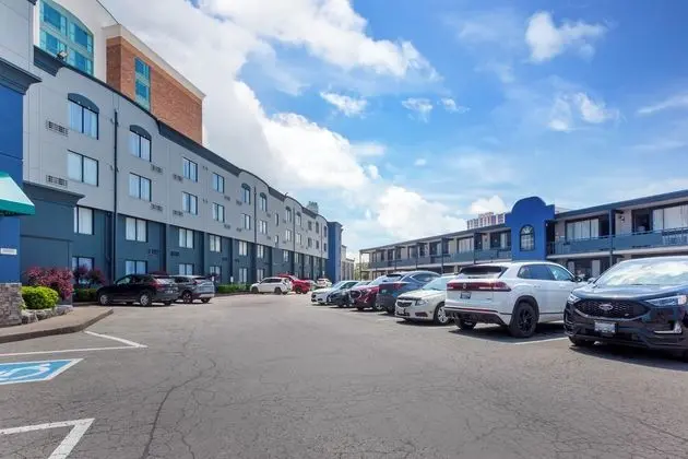 Quality Inn & Suites Niagara Falls - Dış Mekan