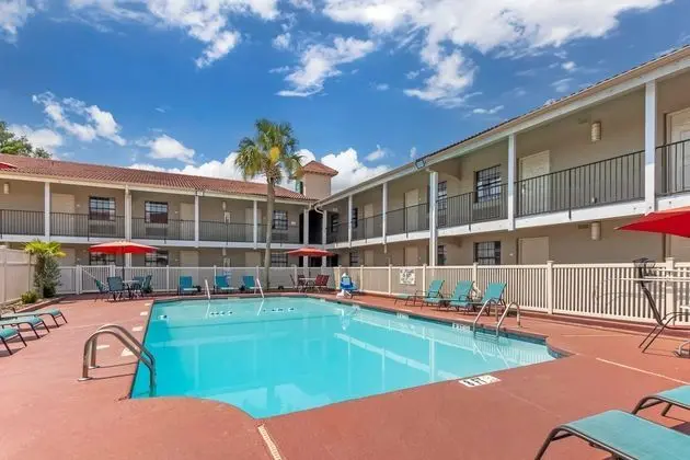 Quality Inn & Suites North Charleston - Havuz
