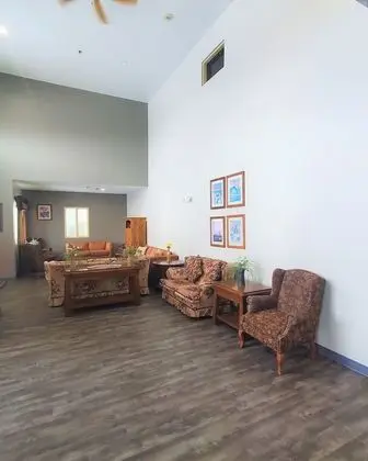 Quality Inn & Suites - Lobi