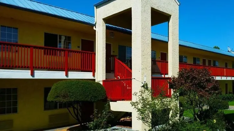Quality Inn & Suites Redwood Coast