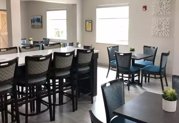 Quality Inn & Suites Roanoke - Fort Worth North - Kahvaltı