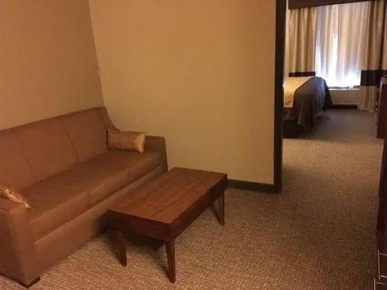 QUALITY INN & SUITES Salem Area