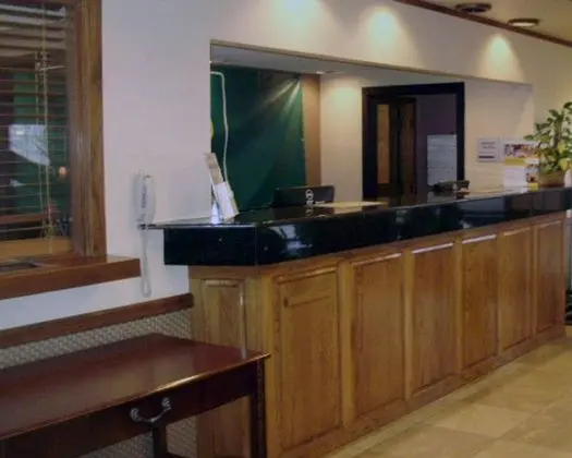 Quality Inn & Suites - Lobi