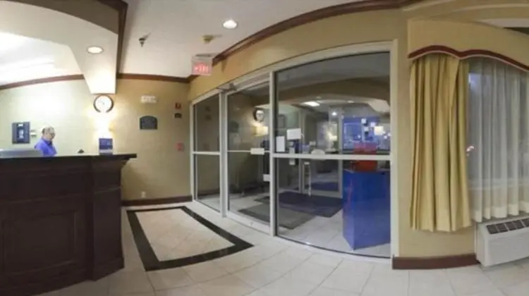 Quality Inn & Suites - Lobi