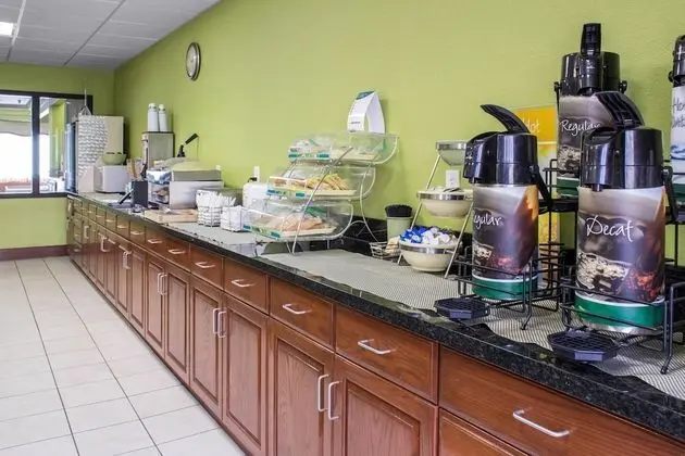 Quality Inn & Suites - Yerinde Yemek