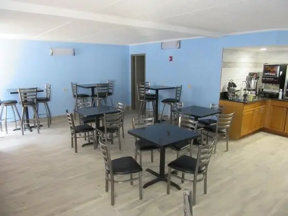 Quality Inn & Suites Six Flags Area - Yeme / İçme
