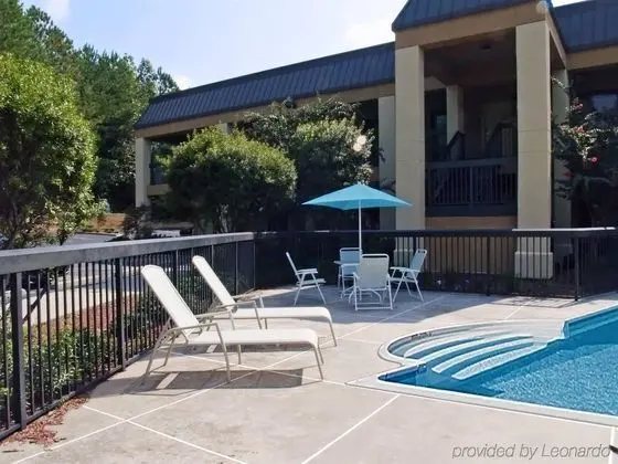 Quality Inn & Suites at Six Flags