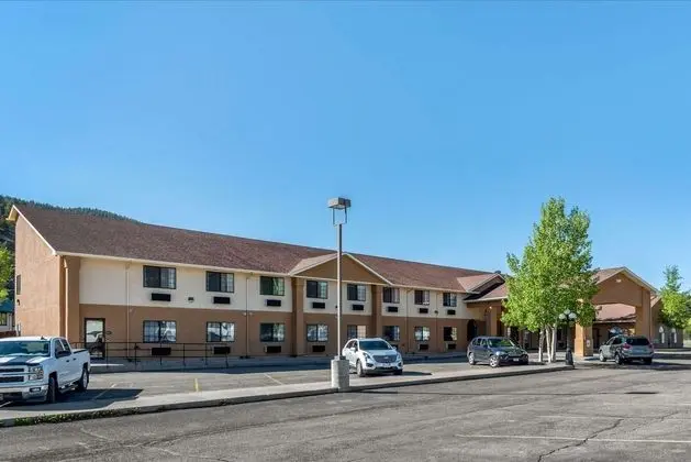 QUALITY INN SUITES South Fork
