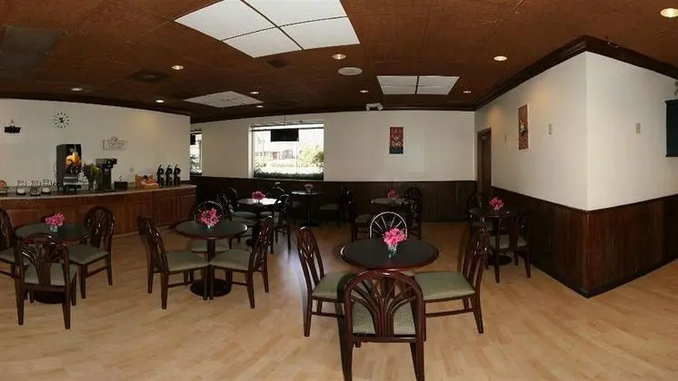 Quality Inn & Suites Statesboro Area