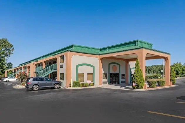 Quality Inn & Suites Stockbridge - Dış Mekan