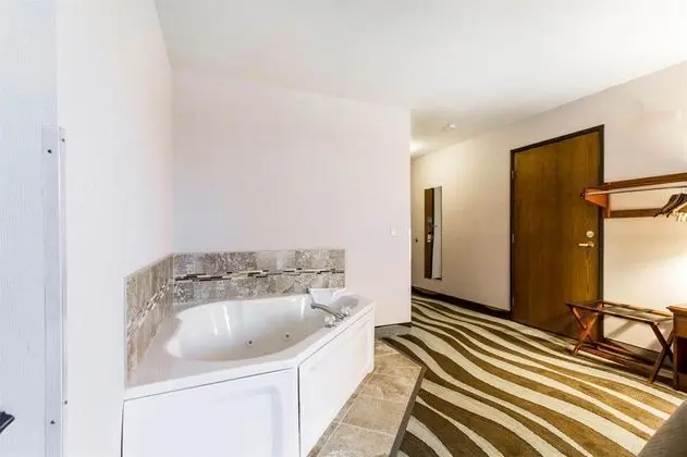 Quality Inn & Suites Stoughton- Madison South