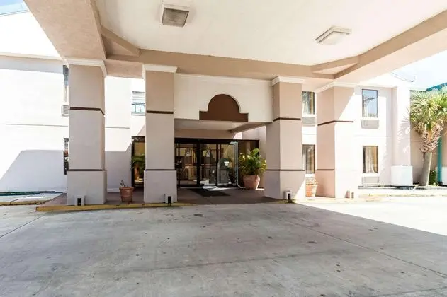 Quality Inn & Suites Suburbs Area - Genel