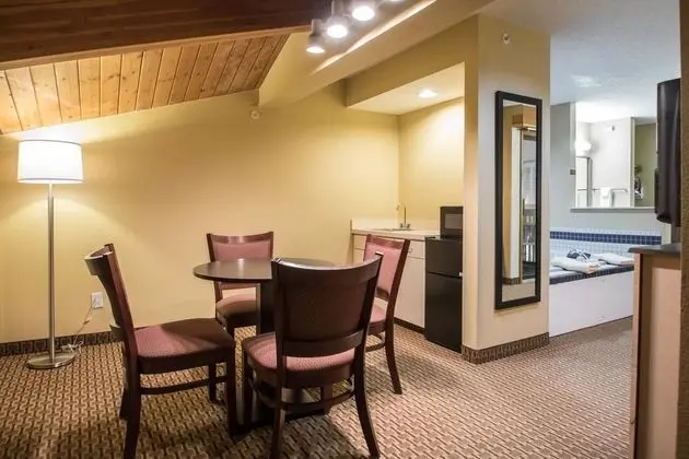 Quality Inn & Suites  Sun Prairie Madison East