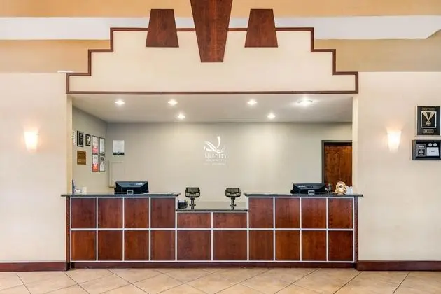 Quality Inn & Suites Tarpon Springs South - Lobi
