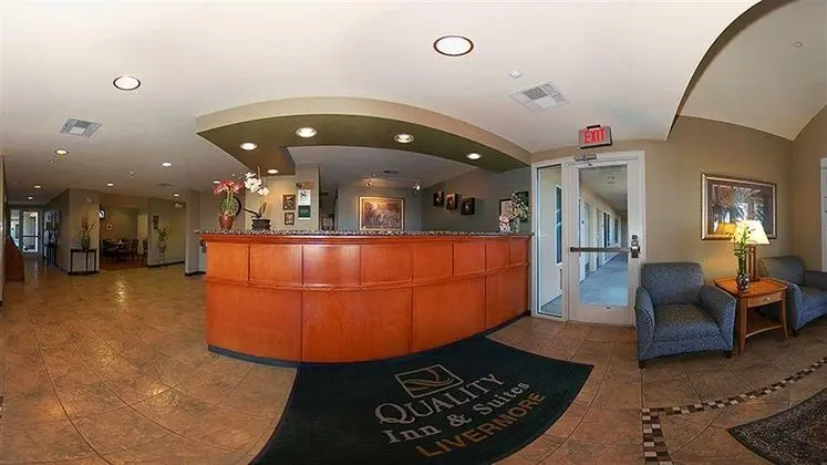 Quality Inn & Suites Ulmar Area - Genel