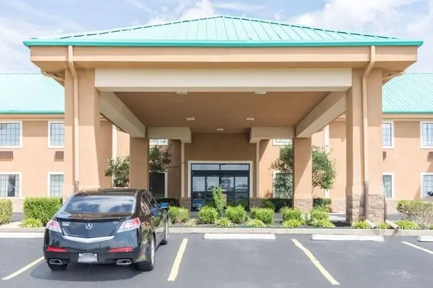 Quality Inn & Suites Van Buren