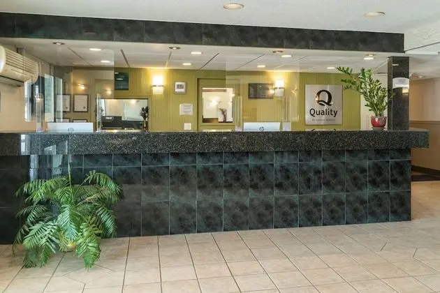 Quality Inn & Suites - Lobi
