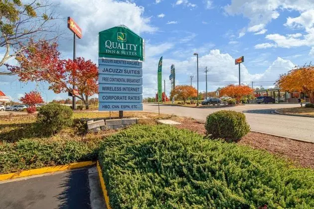 QUALITY INN SUITES