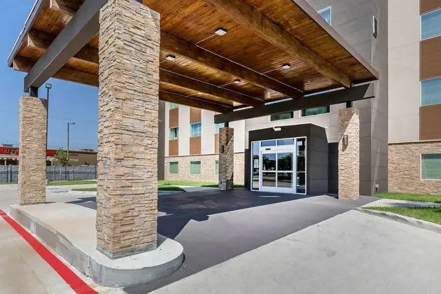 Quality Inn & Suites Westchase-Westheimer