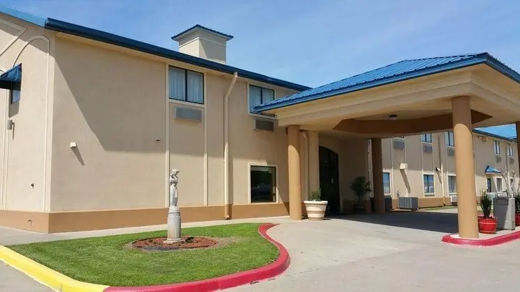 Quality Inn & Suites Wichita Falls I-44