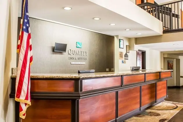 Quality Inn & Suites - Lobi