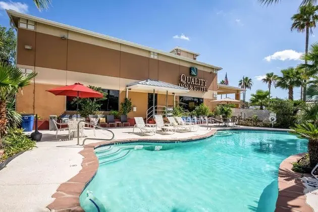Quality Inn & Suites Yacht Club Basin - Havuz