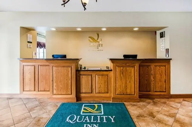 Quality Inn - Havuz