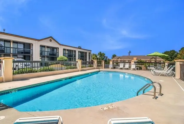 Quality Inn Suwanee - Havuz