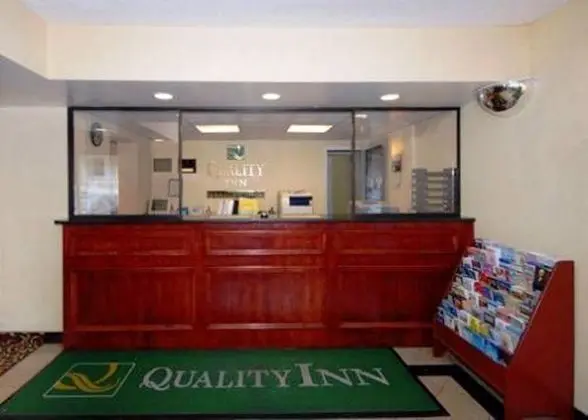 Quality Inn Takoma Park - Lobi