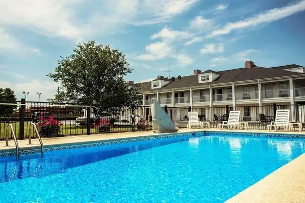 Quality Inn Waynesboro - Havuz