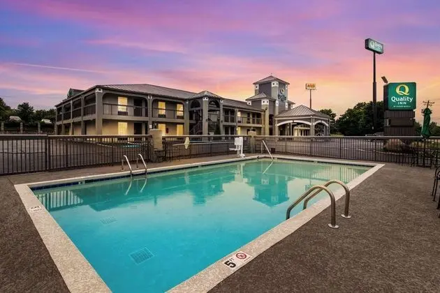 Quality Inn White House - Havuz